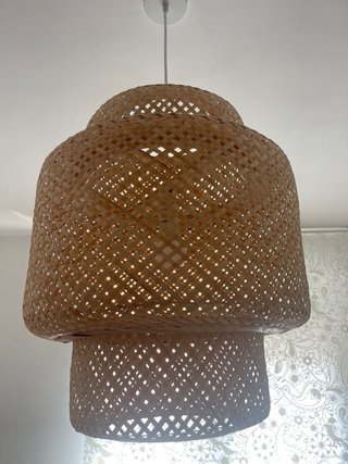 Lámpara colgante de bambú tejida