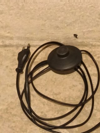 Lámpara de pie negra para mesilla