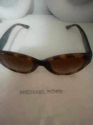 Gafas de sol Guess Tortoise