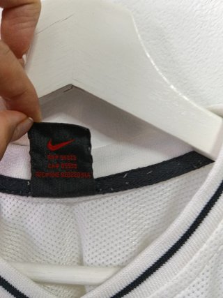 Camiseta Nike Vintage 90s Cuello en V Blanca