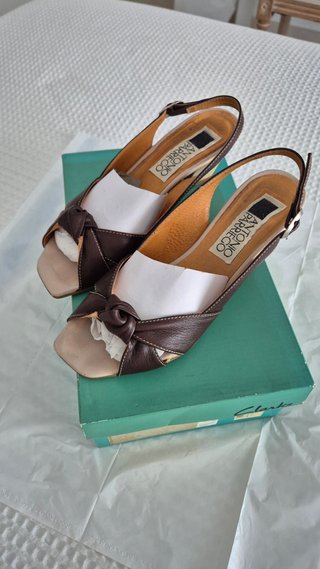 Sandalias de tacón Antonio Parriego marrones