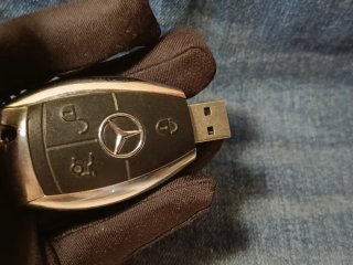 Chiavetta USB Mercedes-Benz 8GB Design Iconico