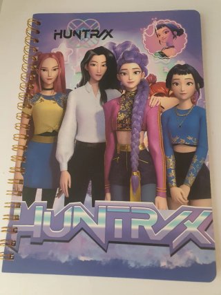 Caderno HUNTRIX com 3 personagens