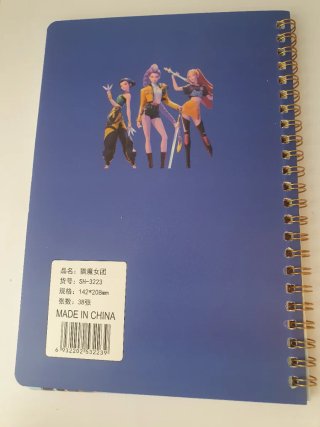 Caderno HUNTRIX com 3 personagens