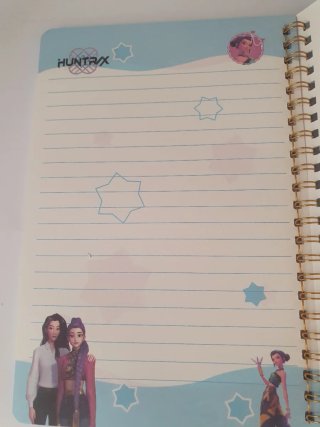 Caderno HUNTRIX com 3 personagens