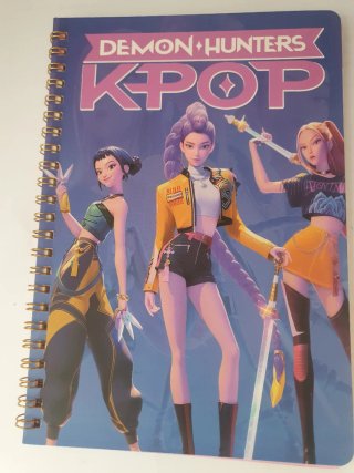 Caderno HUNTRIX com 3 personagens