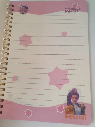 Caderno HUNTRIX com 3 personagens