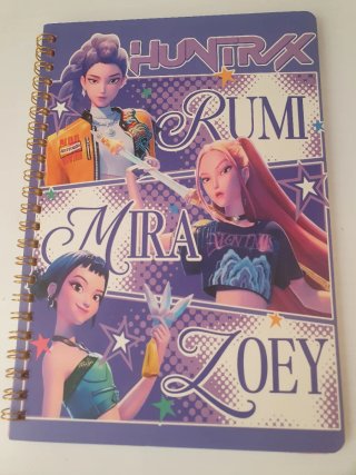 Caderno HUNTRIX com 3 personagens