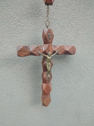 Antico e lungo rosario in legno con croce
