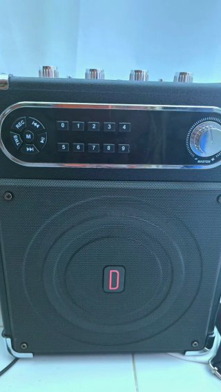 Altavoz mediano con 2 micrófonos