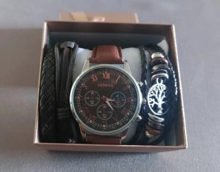 OFERTA...SIN ESTRENAR Reloj Geneva y 3 Pulseras