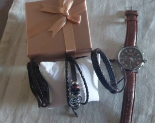 OFERTA...SIN ESTRENAR Reloj Geneva y 3 Pulseras