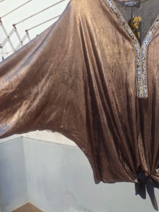 Blusa T U. Con etiquetas. VER medidas