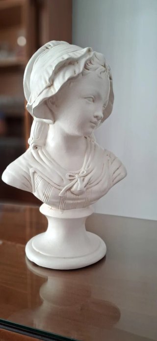 Busto de mujer de cerámica