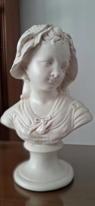 Busto de mujer de cerámica