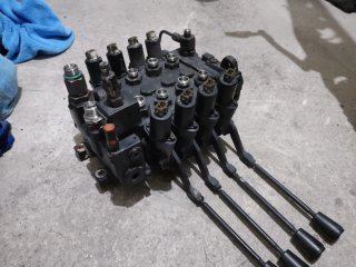 Distribuidor Hidráulico con Electroválvulas