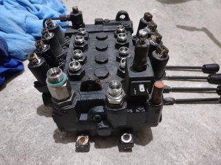 Distribuidor Hidráulico con Electroválvulas