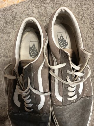 Zapatillas Vans grises y blancas