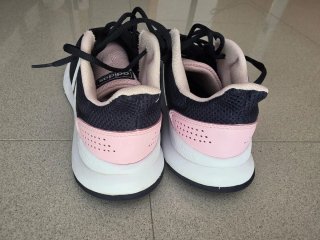 Zapatillas Adidas Negras y Rosas Talla 38.5