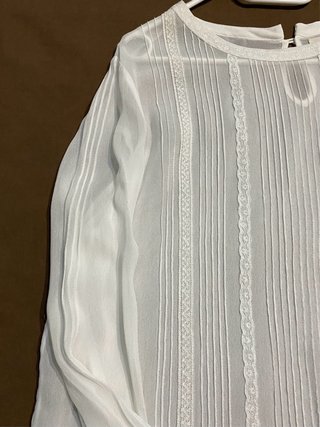 Blusa Eseoese blanca talla L
