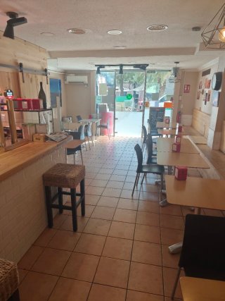 Bar en Cornellá en traspaso 30 mil en pleno funcio