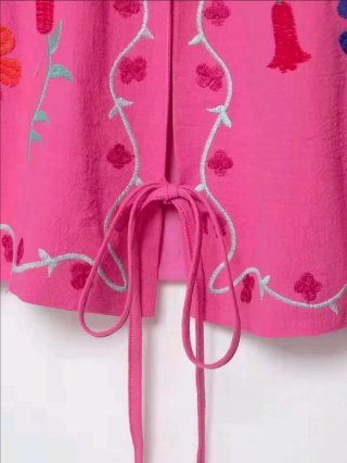 Kimono rosa bordado  sin estrenar