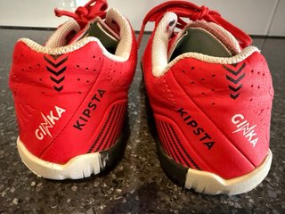 Botas de fútbol rojas para niño