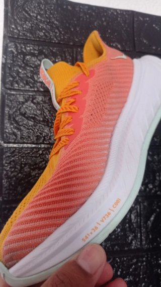 Zapatillas Hoka carbón x3 Pro Lyx Naranja y Blanco