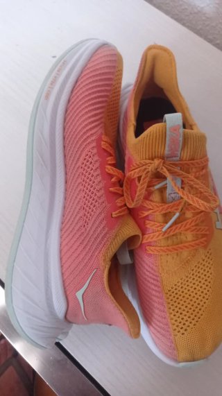 Zapatillas Hoka carbón x3 Pro Lyx Naranja y Blanco