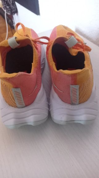 Zapatillas Hoka carbón x3 Pro Lyx Naranja y Blanco