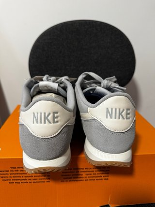 Nike Cortez Grises y Blancas