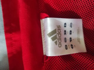Chaqueta Adidas Negra y Roja