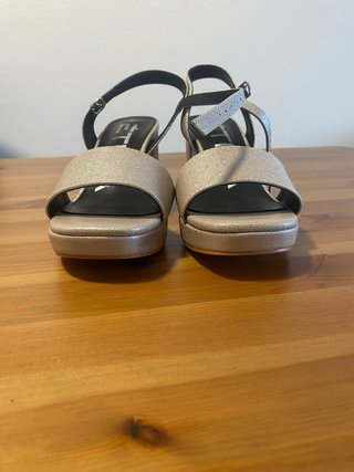 Zapato plataforma tacón n 37, color doradochocolat