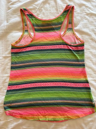 Camiseta Bershka Talla S Rayas Verdes y Rosas