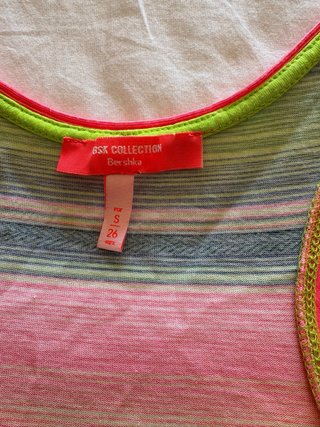 Camiseta Bershka Talla S Rayas Verdes y Rosas