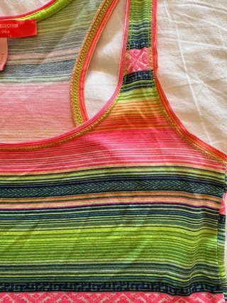 Camiseta Bershka Talla S Rayas Verdes y Rosas