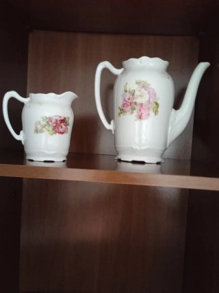 Juego Cafetera y Lechera Porcelana Flores