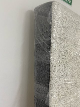 Colchón viscolástica y somier con patas en muy bue