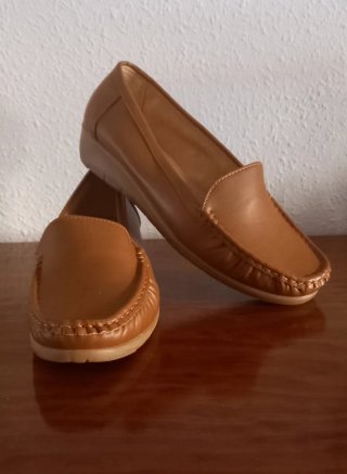 Mocasines cuero talla 39,altura tacón 3 cms