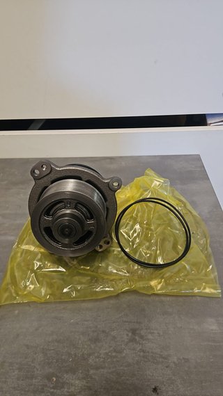 Bomba de Agua Iveco 5801807827 / 5801931139