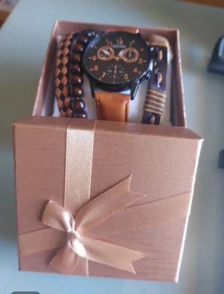 OFERTA. SIN ESTRENAR..RELOJ Y 3 PULSERAS