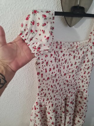 Vestido floral blanco y rojo
