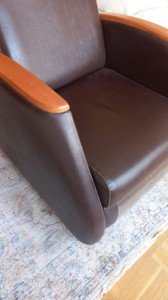 Sillón de cuero marrón DIVATTO
