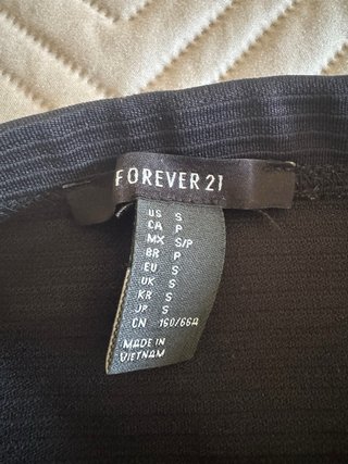 Saias cinzentas Forever 21 e New Yorker T. S