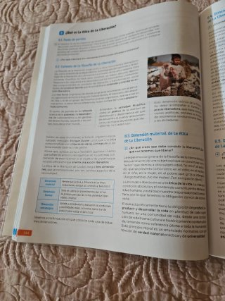 Libro filosofía revuela. Primero de bachillerato.