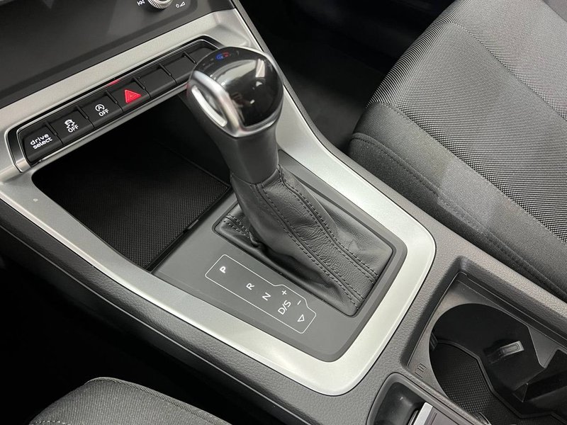 Audi Q3 2021, foto 28