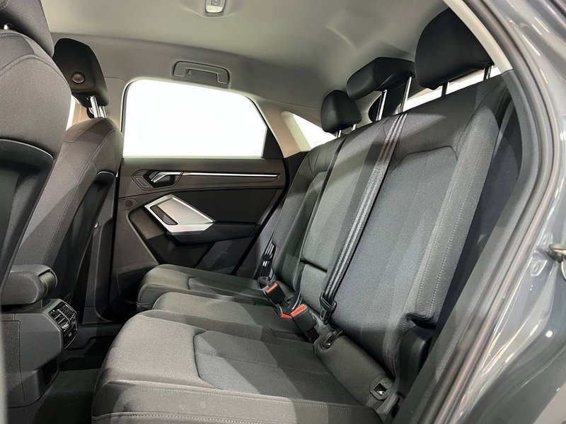 Audi Q3 2021, foto 38