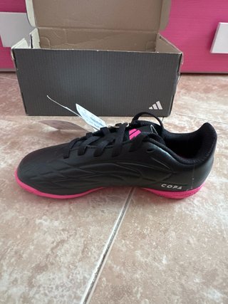 Botas de fútbol Adidas niña negras y rosas