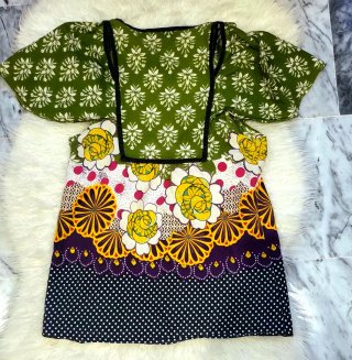 Blusa manga corta mariposa, estampado multicolor