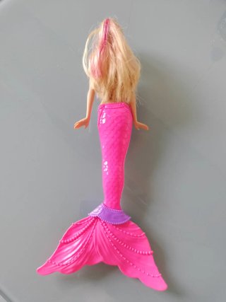 Muñeca Barbie Sirena Arcoíris